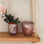 etagère de decoration bois rouge