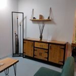Buffet fabriqué en bois massif et métal
