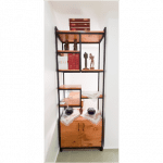 colonne de rangement en bois rouge